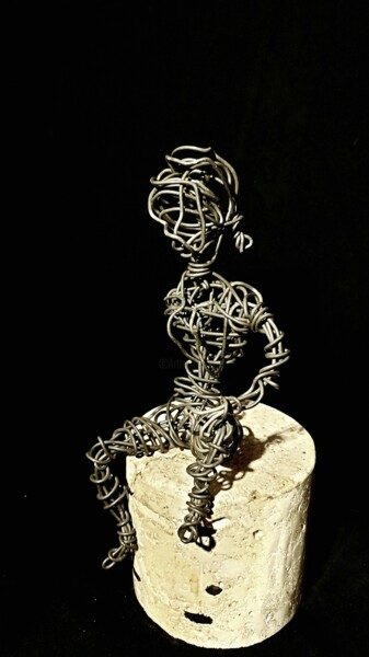 Skulptur mit dem Titel "La Varoise" von Gaël Maryn, Original-Kunstwerk, Draht