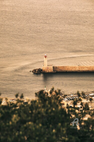 Fotografie mit dem Titel "Le phare de Nice ba…" von Gaetan Thurin, Original-Kunstwerk, Digitale Fotografie