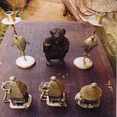 Sculpture intitulée "Arrière cour royale…" par Adidja Manjia, Œuvre d'art originale, Métaux
