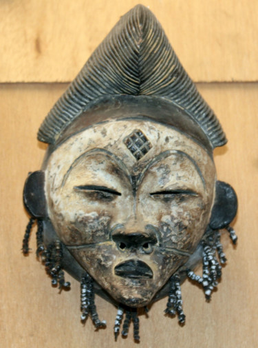 Sculpture intitulée "Masque Punu.jpg" par Adidja Manjia, Œuvre d'art originale