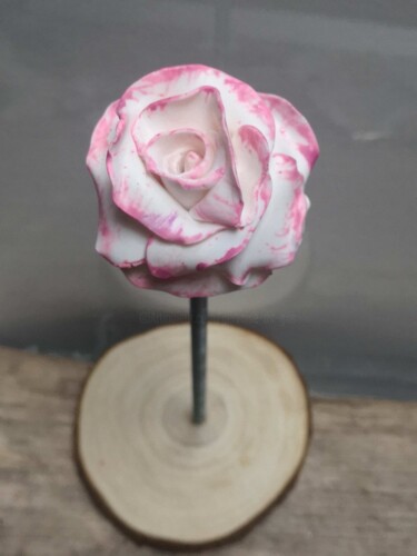 Sculpture intitulée "Jolie rose sculptée…" par Gas, Œuvre d'art originale, Résine
