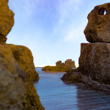 Фотография под названием "Hole in a rock" - Gaspard De Gouges, Подлинное произведение искусства, Цифровая фотография