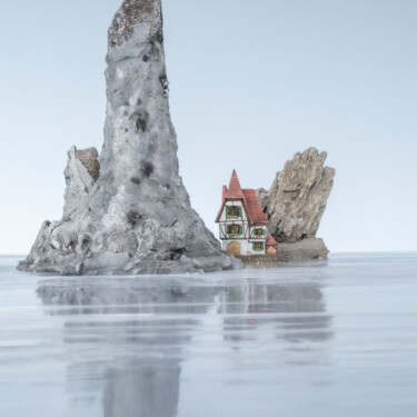 Photographie intitulée "Une maison au bord…" par Gaspard De Gouges, Œuvre d'art originale, Photographie numérique