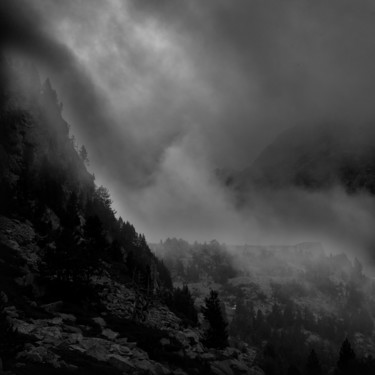 Photographie intitulée "Black Pyrénées" par Christophe Jeanjean, Œuvre d'art originale, Photographie numérique