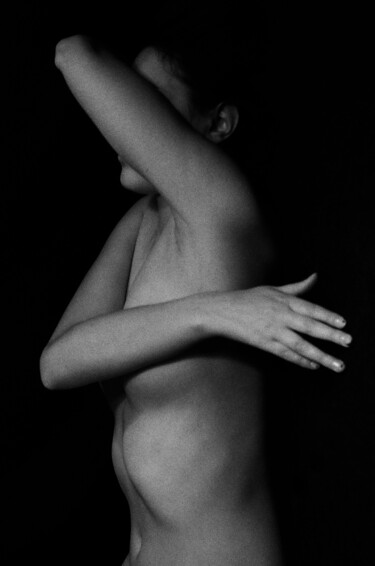 Fotografie getiteld "Her hands" door Gelu Stanculescu, Origineel Kunstwerk, Film fotografie