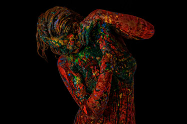 Photographie intitulée "Her hidden gaze" par Gelu Stanculescu, Œuvre d'art originale, Photographie numérique
