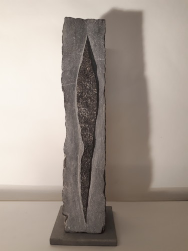 Sculpture titled "Fente vaginale 1" by Geneviève Vastrade, Original Artwork, Stone