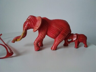 Escultura intitulada "Розовый слон." por Gennadii Nikitin, Obras de arte originais, Madeira