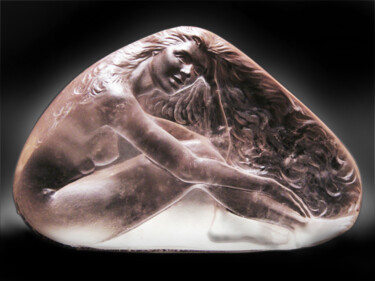 Escultura titulada "morganite seated fi…" por George Dapsevicius, Obra de arte original, Piedra
