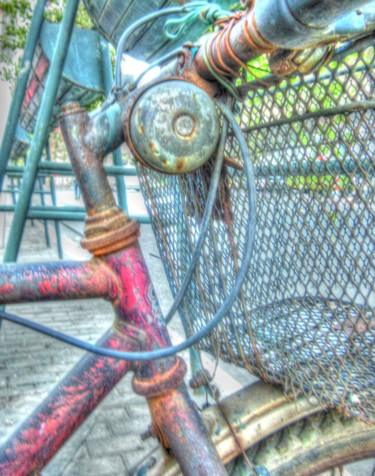 Fotografie mit dem Titel "bike-bell.jpg" von George Grund, Original-Kunstwerk