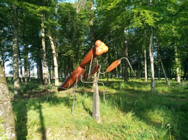 Sculpture titled "mante religieuse" by Marc Georgeault, Original Artwork, Wood