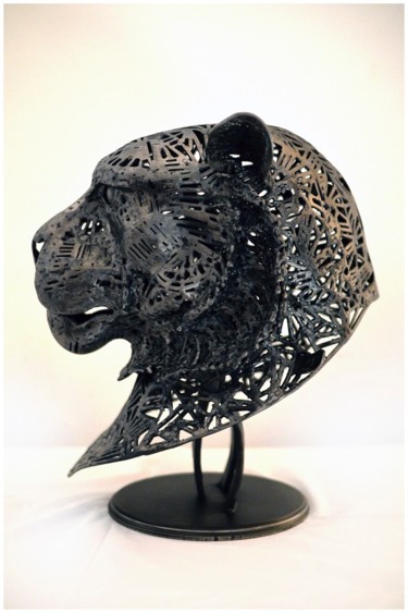 Escultura intitulada "tiger1.jpg" por George Majoros, Obras de arte originais, Metais