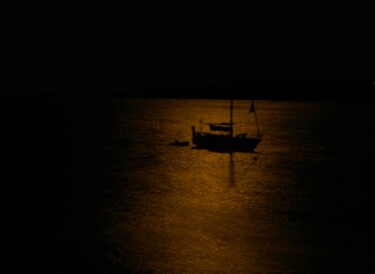 Photographie intitulée "Fishing boat" par Georgios Lemonis, Œuvre d'art originale, Photographie numérique