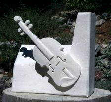 Violon Sculpture intitulée "Violon" par Gepsy, Œuvre d'art originale, Pierre