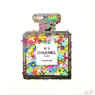 Collages titled "Parfum Chanel N°5" by Géraldine G., Original Artwork, Paper Mounted on Cardboard