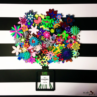 Collages intitulée "Mon parfum" par Géraldine G., Œuvre d'art originale, Laque Monté sur Panneau de bois