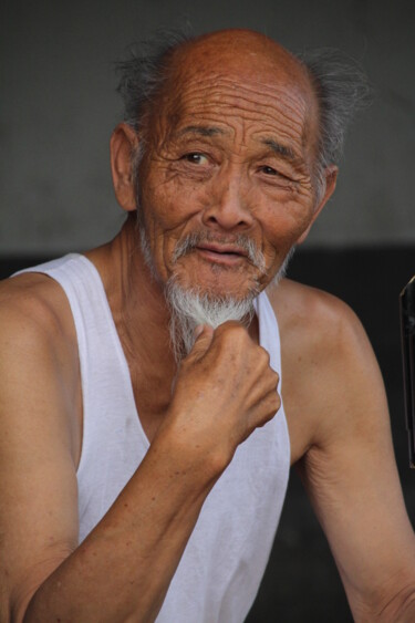 Fotografie mit dem Titel "Viel homme chinois" von Gérard Capron (G.CAPRON), Original-Kunstwerk, Digitale Fotografie