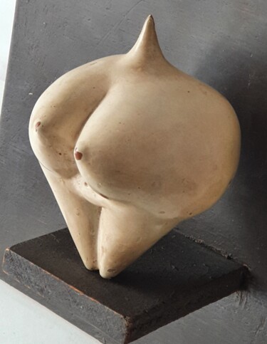 Scultura intitolato "Buste de femme 3" da Gérard Cyne, Opera d'arte originale, Legno