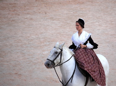 Photographie intitulée "la belle arlésienne" par Gerard Jeanjean, Œuvre d'art originale