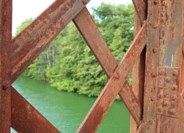 Photographie intitulée "le vieux pont rouil…" par Gerard Jeanjean, Œuvre d'art originale