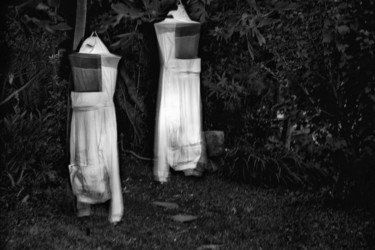 Photographie intitulée "costume de nuit" par Gerard Jeanjean, Œuvre d'art originale