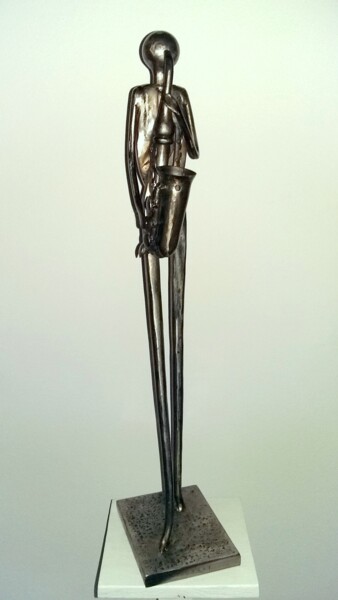 Sculptuur getiteld "LE SAXOPHONE DANS L…" door Gerard Lami, Origineel Kunstwerk, Metalen