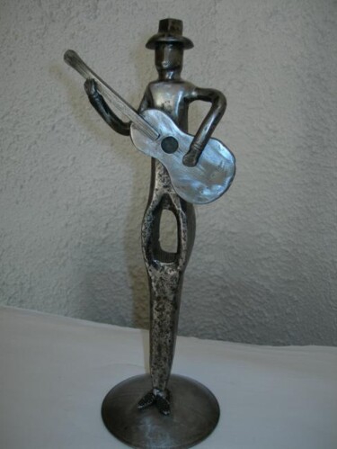 Sculpture intitulée "GUITARE  JAZZ MANOU…" par Gerard Lami, Œuvre d'art originale