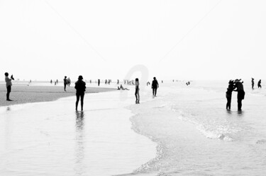 Photographie intitulée "Scene de plage" par Gérard Vouillon, Œuvre d'art originale