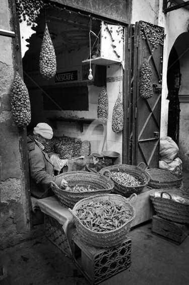 Photography titled "Le vendeur d'escarg…" by Gérard Vouillon, Original Artwork