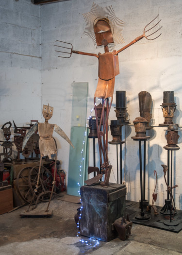 Skulptur mit dem Titel "JESUS DE LA LUMIERE" von Gerardo De Pablo, Original-Kunstwerk, Metalle