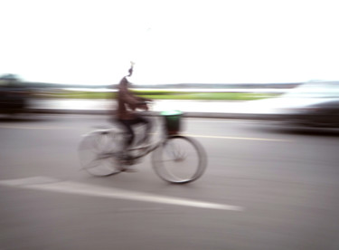 Photographie intitulée "Phnom Penh City" par Gérard Joël Sultan, Œuvre d'art originale