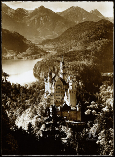 Fotografia intitolato "NeuschwansteinSepia" da Gerhard Bumann, Opera d'arte originale, fotografia a pellicola