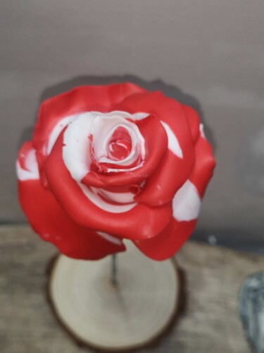 Sculpture titled "La Rose, version ro…" by Gervaise Accart Sanier (GAS), Original Artwork, Polymer clay