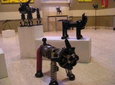 Sculpture intitulée "les chiens" par Gérard Gharbi, Œuvre d'art originale
