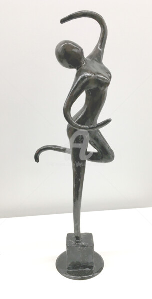 Sculpture titled "Mouvement de danse" by Ghyslaine Leonelli, Original Artwork, Paper maché