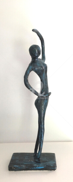 Sculpture titled "Stand up" by Ghyslaine Leonelli, Original Artwork, Paper maché