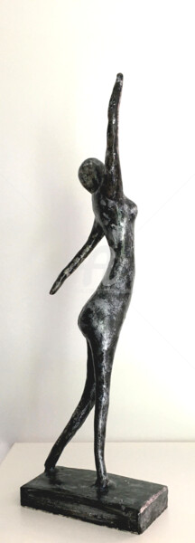 Sculptuur getiteld "Imparfaite" door Ghyslaine Leonelli, Origineel Kunstwerk, Papier maché