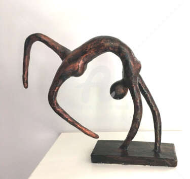 Sculpture titled "Roue" by Ghyslaine Leonelli, Original Artwork, Paper maché