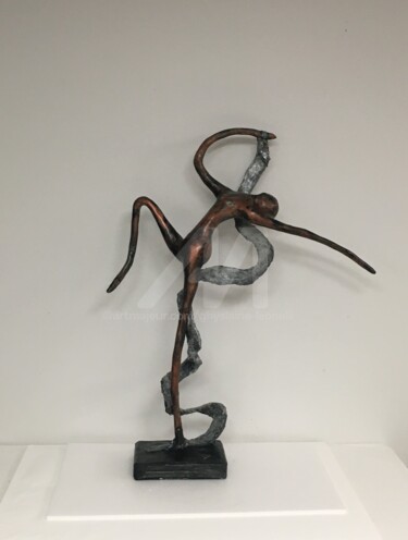 Sculpture titled "La valse du ruban" by Ghyslaine Leonelli, Original Artwork, Resin