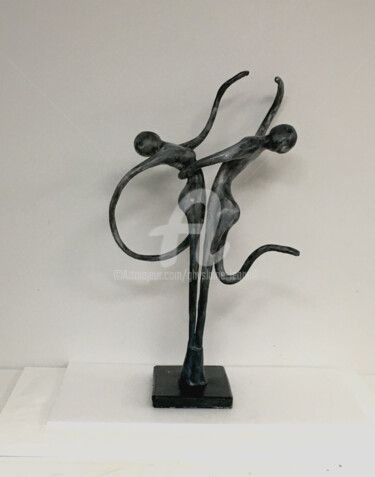 Escultura titulada "Swing" por Ghyslaine Leonelli, Obra de arte original, Resina
