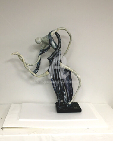 Sculpture titled "Evasion bleue" by Ghyslaine Leonelli, Original Artwork, Resin