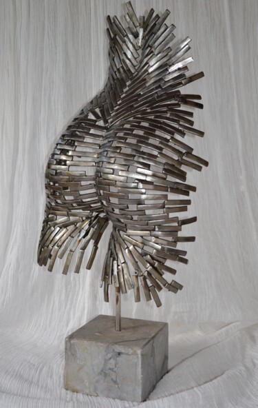 Skulptur mit dem Titel "Armonia" von Giacomo Bertolino, Original-Kunstwerk, Metalle Auf Stein montiert
