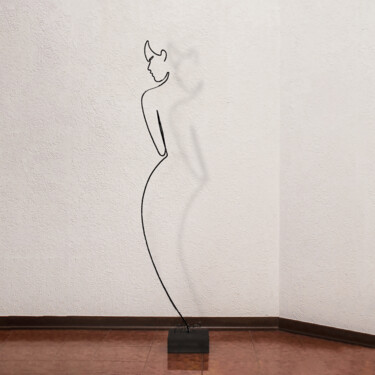 Skulptur mit dem Titel "Un filo una donna" von Giancarlo Morandi, Original-Kunstwerk, Draht