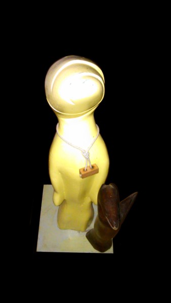 Sculpture intitulée "le pingouin et le m…" par Gil 2 Lérins, Œuvre d'art originale, Bois