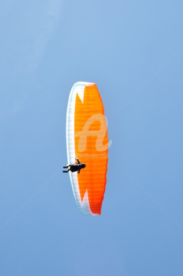 Фотография под названием "Parapente orange" - Gilles Larbi, Подлинное произведение искусства, Цифровая фотография