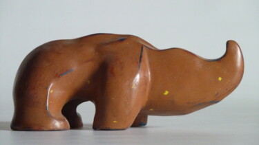 Sculpture titled "Rhino ocre" by Gilles Quere, Original Artwork, Terra cotta