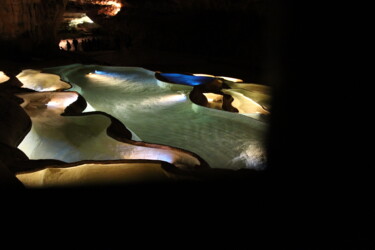 Photographie intitulée "Reflets de grotte" par Gilles Ramonet, Œuvre d'art originale, Photographie manipulée