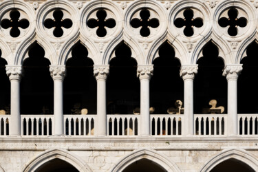 Fotografia zatytułowany „Venice columns” autorstwa Gilliard Bressan, Oryginalna praca, Fotografia cyfrowa