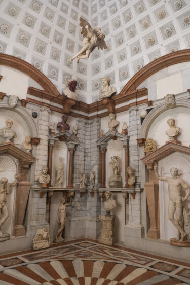 Fotografia intitulada "gabinet of statues" por Gilliard Bressan, Obras de arte originais, Fotografia digital