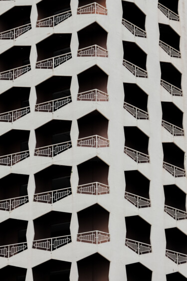 Фотография под названием "beecomb building" - Gilliard Bressan, Подлинное произведение искусства, Цифровая фотография